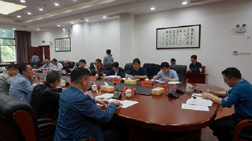 市科协主席周贤斌汇报论文评审工作基本情况会上,周贤斌向市评审工作