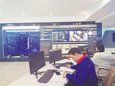 <p>    11月30日，在宁夏凯晨电气集团有限公司，生产和质检过程中的所有数据都被实时上传研发中心。</p>