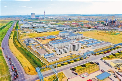 <p>    宁夏中星显示材料有限公司是一家中外合资高新技术企业，主要从事新型平板显示材料与医药中间体等产品的研发、生产及销售。项目全部建成后，将成为国内新型显示材料及医药中间体生产的重点骨干企业。           本报记者 李涛 摄</p>