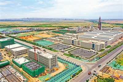 <p>    宁夏百川新材料有限公司宁东锂电材料一体化产业集群项目，包括53万吨锂电材料、30万吨废旧锂电池资源化利用及废催化剂回收利用、5GW储能电池等。                                             本报记者 马楠 摄</p>