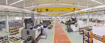 <p>　　吴忠仪表有限责任公司数字化车间内，一台台智能化设备整齐排开，高效运转。</p><p>　　本报记者　左鸣远　摄</p>