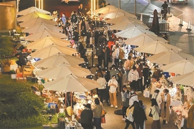 K11的夜市人来人往。（资料图）