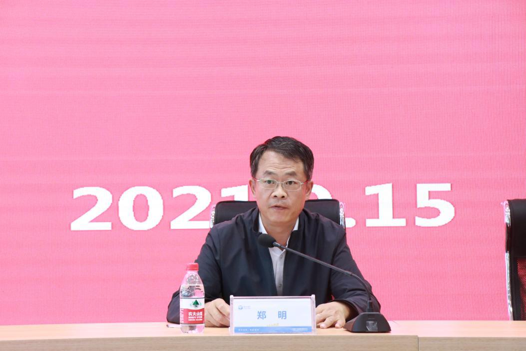 新当选的园区科协副主席袁湘海发言