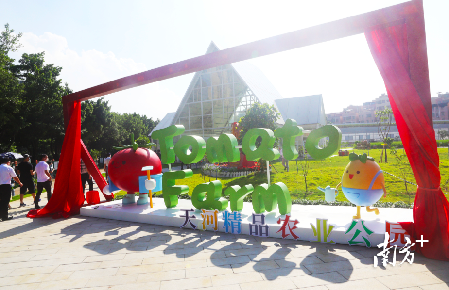 走进位于前进街的天河精品农业公园，宛如走入隐藏在城央的“桃花源”。