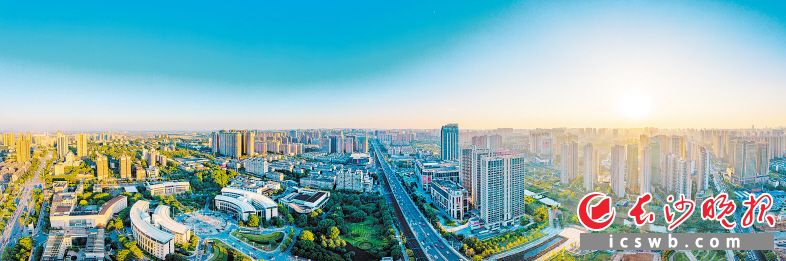 雨花区贯彻落实“三高四新”战略，积极践行“四个争当”使命，奋力建设全国一流现代化强区。陈飞 摄
