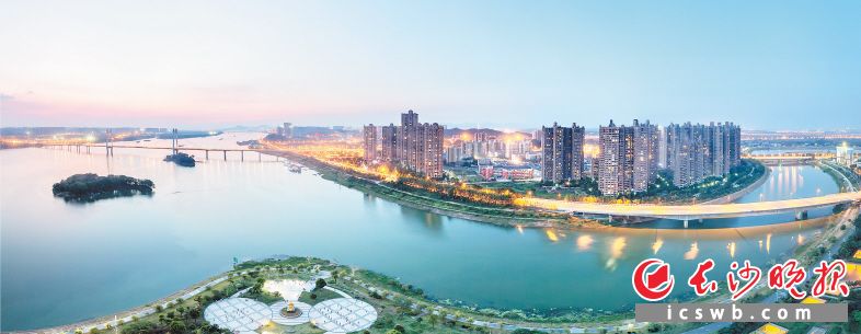 波光粼粼的湘江和浏阳河，成为开福区商圈小区最近最靓的风景。