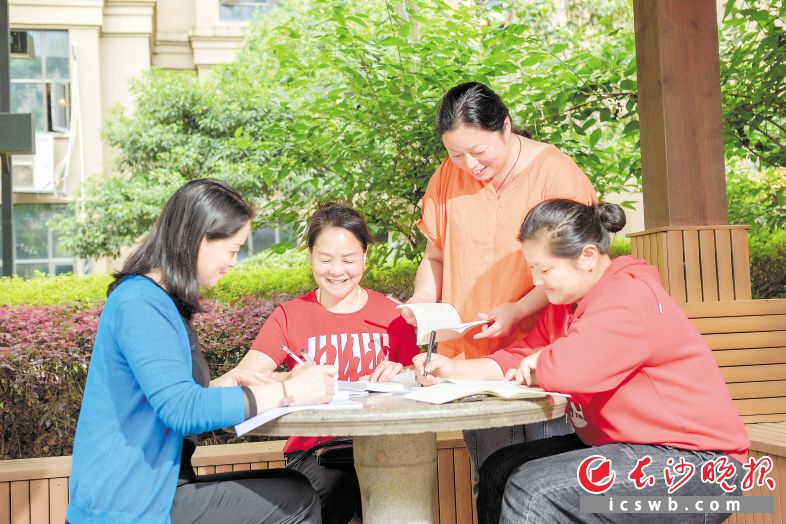 在东宜社区，“四红”党建品牌已成为一张响当当的名片。陈飞 摄