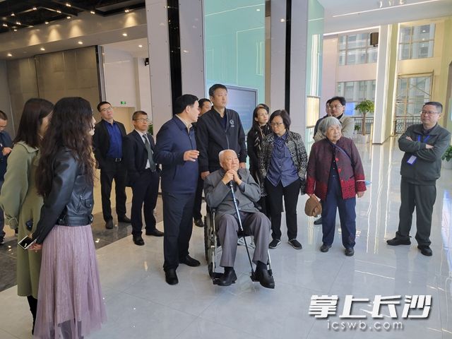 黄瑞松院士一行考察参观了国家网络安全产业园区（长沙）信创产业协同适配中心。