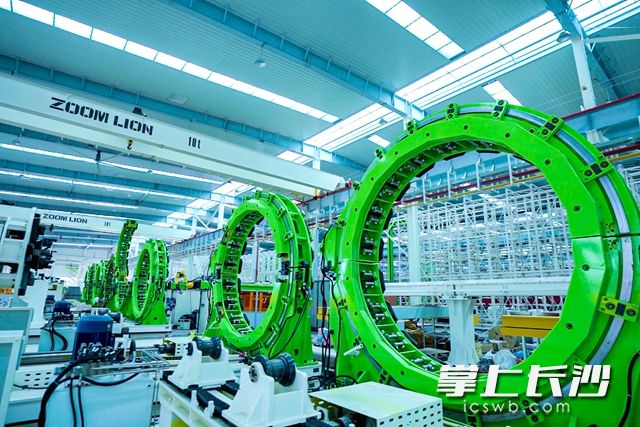 10月9日，中联重科股份有限公司成功入选工信息部第三批服务型制造示范企业名单。