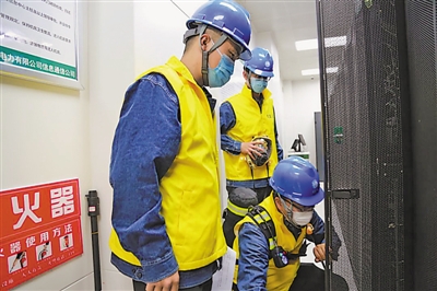 <p>　　近日，国网宁夏电力有限公司信息通信公司聚焦主责主业，加强内部管理，严格把控防疫工作，落实重要时期保电措施，确保信息通信网平稳运行。</p>