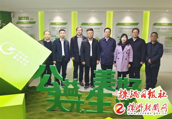 合影。（记者 向胤蓉 摄）