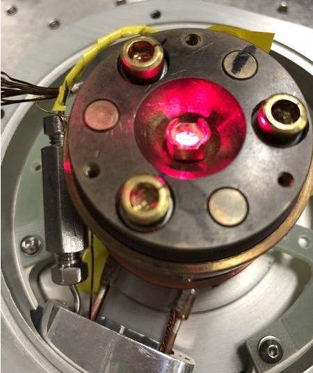 强！《自然》：强脉冲“改造”材料，可使窗户变成镜子和超高速计算机