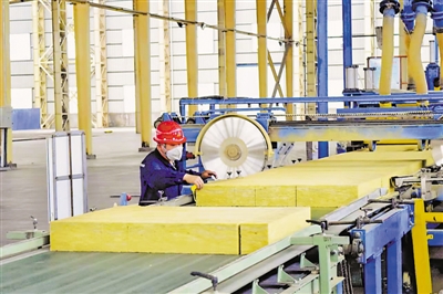 <p>　　矿热棉生产线。</p>