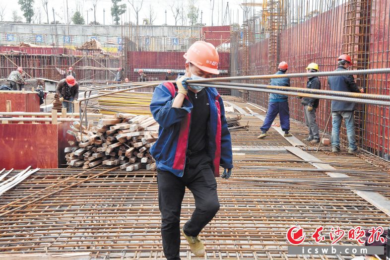 　　芙蓉中央产业园三期正在如火如荼地建设中。