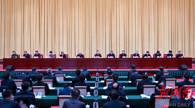 （2月15日上午，省委人才工作会议在长沙召开，张庆伟出席并讲话。湖南日报全媒体记者 唐俊 摄）