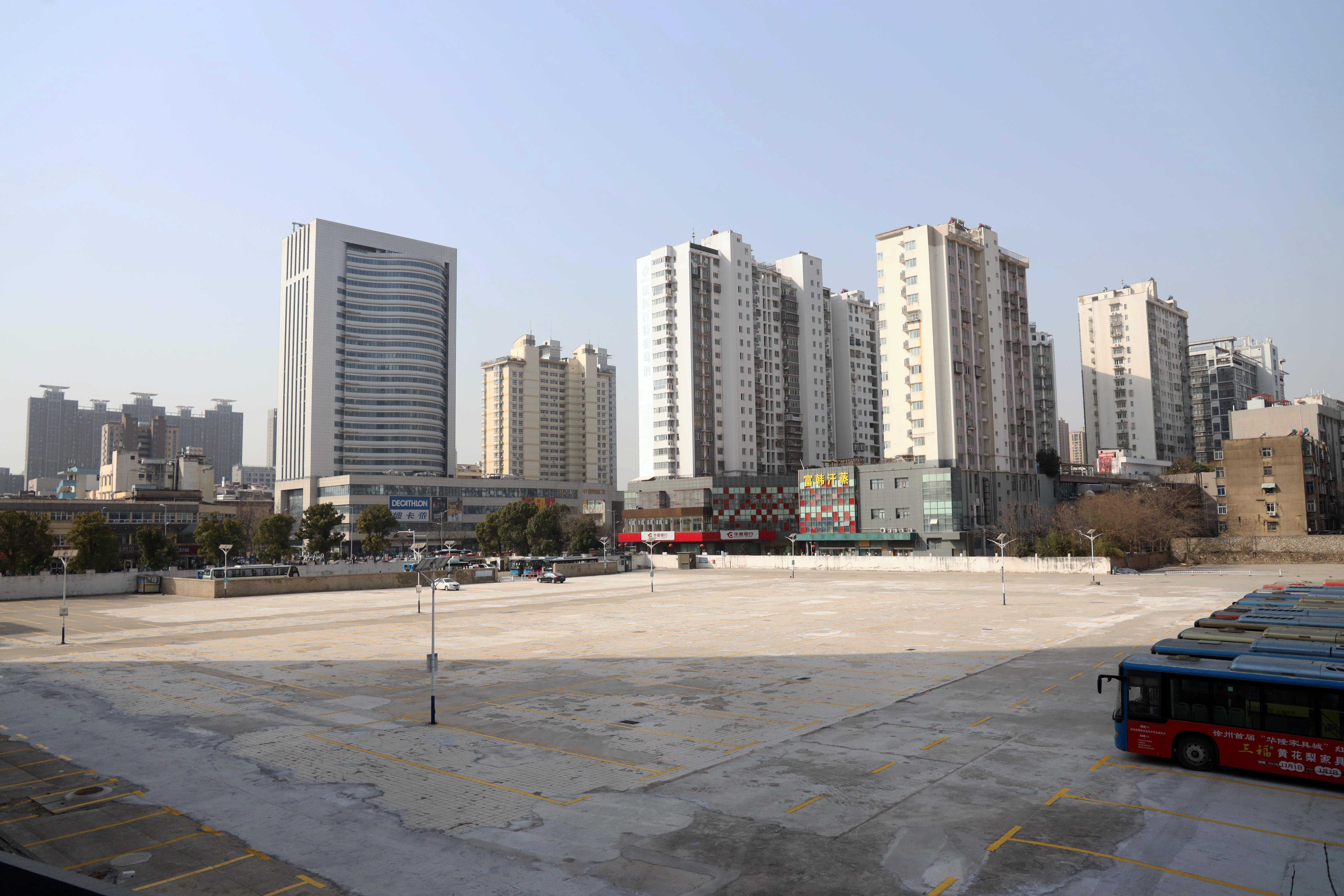 充分利用闲置地块增设停车泊位