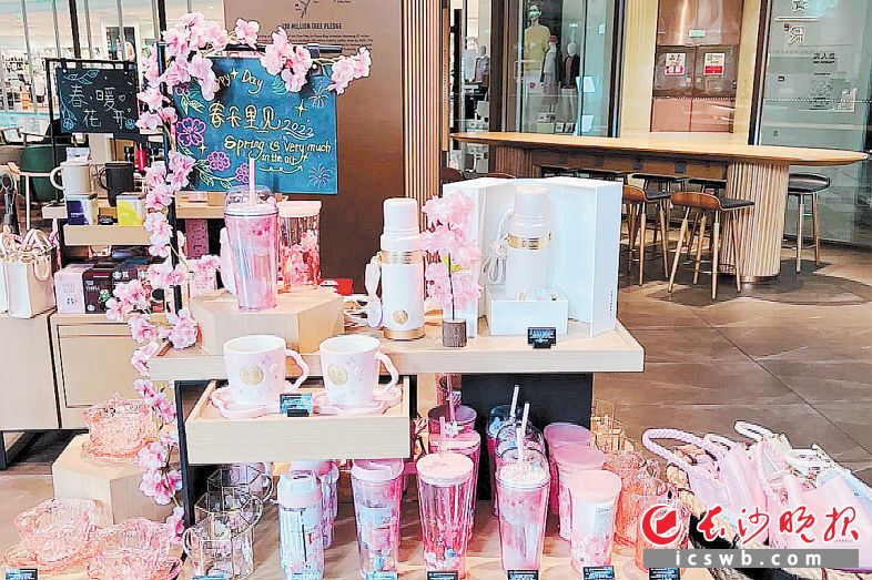 　　饮品店内的粉嫩春日。图片均为长沙晚报全媒体记者 刘攀 摄