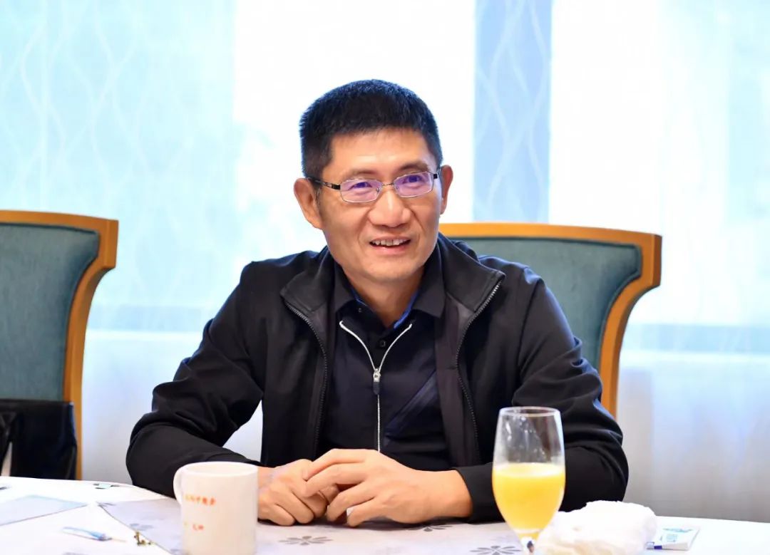 ↑深圳市同创伟业创业投资有限公司董事长、深圳市芜湖商会监事长 郑伟鹤