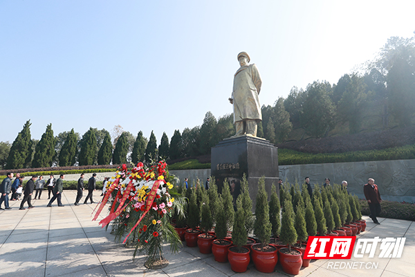 秦国文：雁到衡阳不南飞，客到南岳不思归