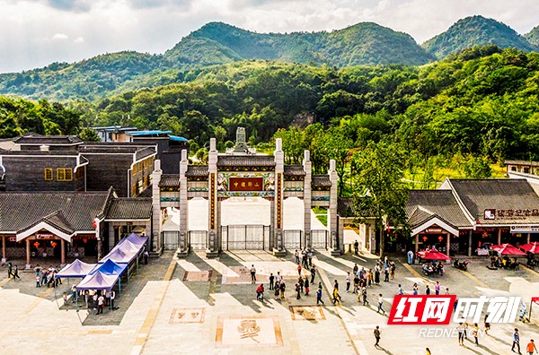 秦国文：雁到衡阳不南飞，客到南岳不思归