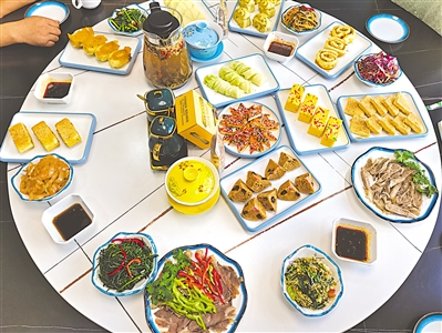 <p>　　吴忠早茶正把&ldquo;吃在吴忠&rdquo;品牌优势转化为经济优势。</p>