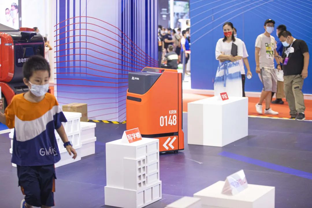 和机器人做朋友！经开区和中央广播电视总台北京总站联合打造科创IP 7.jpg