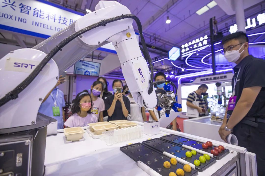 和机器人做朋友！经开区和中央广播电视总台北京总站联合打造科创IP 8.jpg