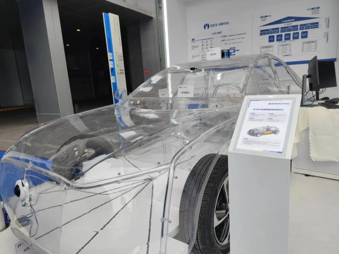实地探访！汽车“跳舞”，AI闪充……2022世界新能源汽车大会“敞开”看3.jpg