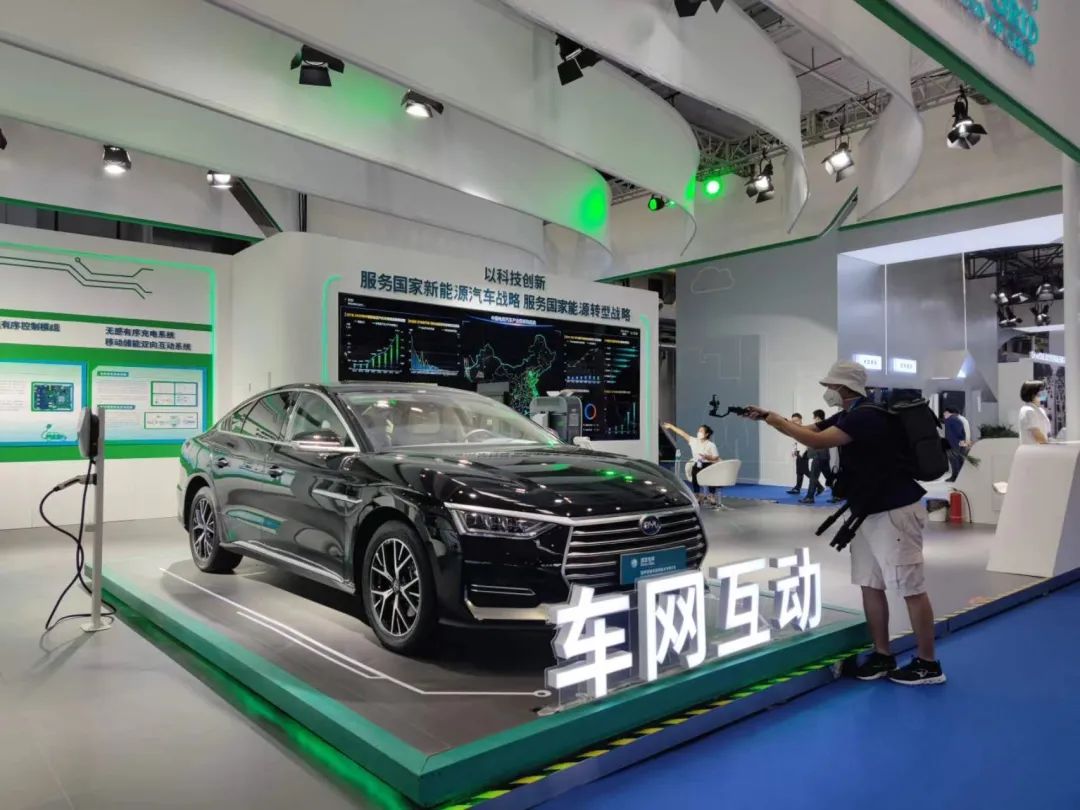 实地探访！汽车“跳舞”，AI闪充……2022世界新能源汽车大会“敞开”看9.jpg