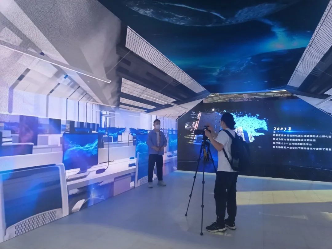 元宇宙技术沉浸式展示!换个方式打开经开区30年发展之路3.jpg