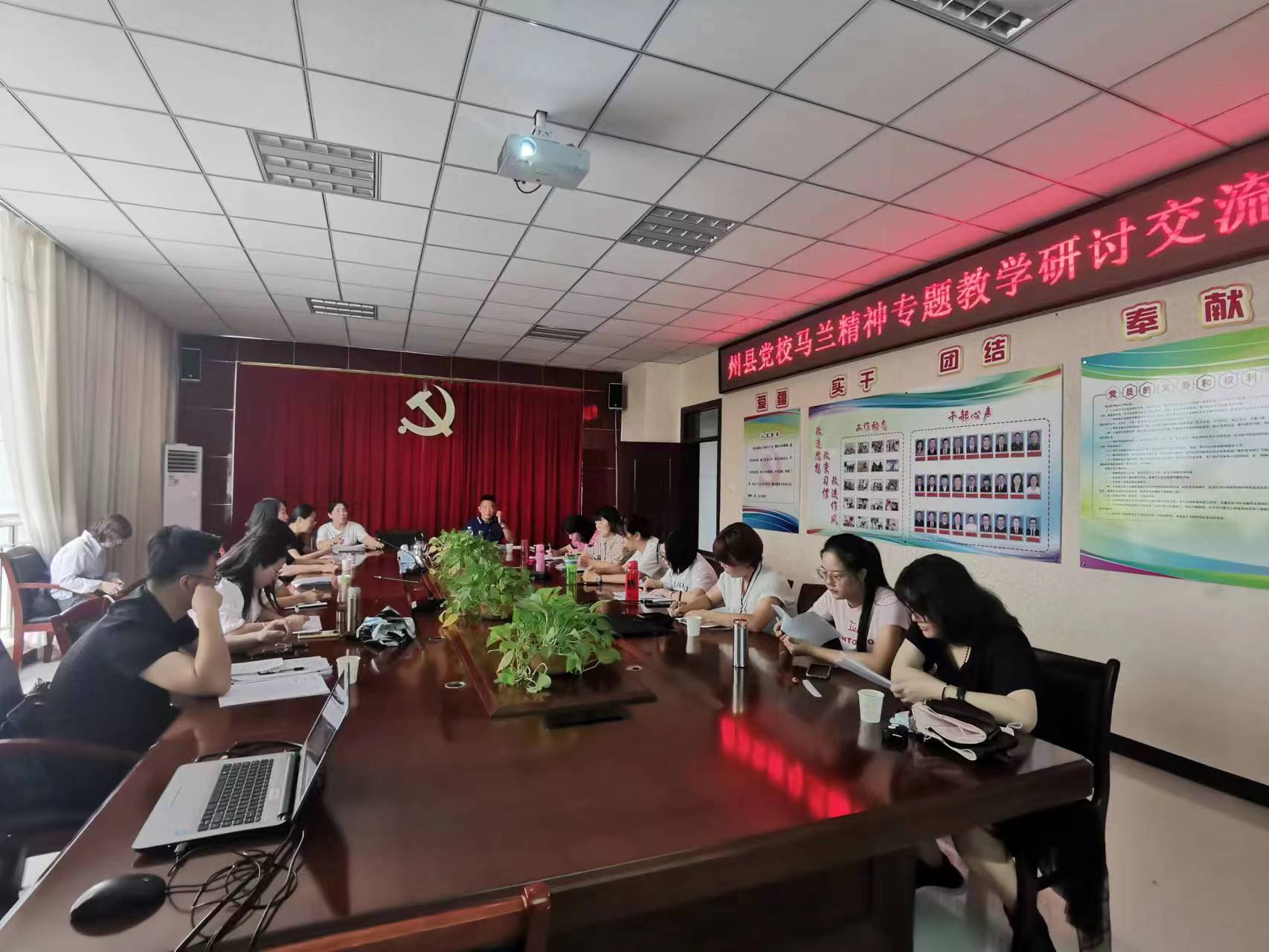 马蓝晶石 - 副本.jpg