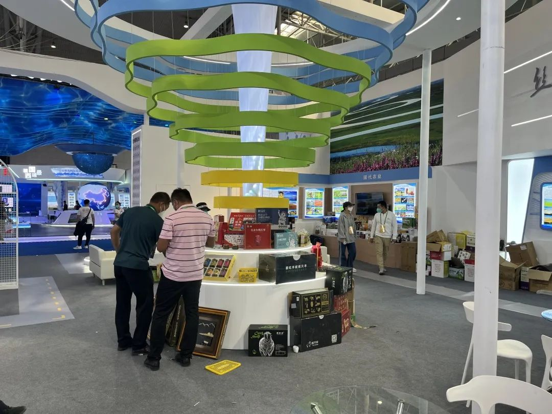 和静县6家企业27种产品亮相亚欧博览会1.png
