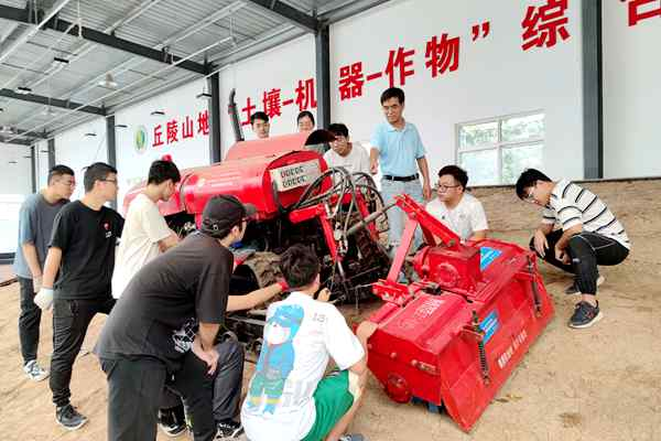110.他们是山地拓荒者——
记西北农林科技大学丘陵山地农机装备研究团队.png