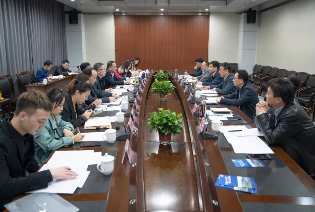 开门问策 集思广益——郑刚部长主持召开企业人才工作座谈会.jpg