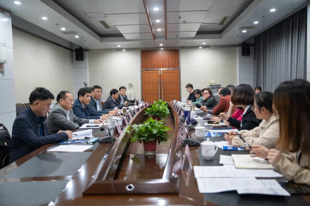 开门问策 集思广益——郑刚部长主持召开企业人才工作座谈会1.jpg