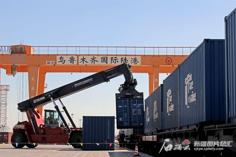 乌鲁木齐国际陆港区:班列运行忙 开放更有力