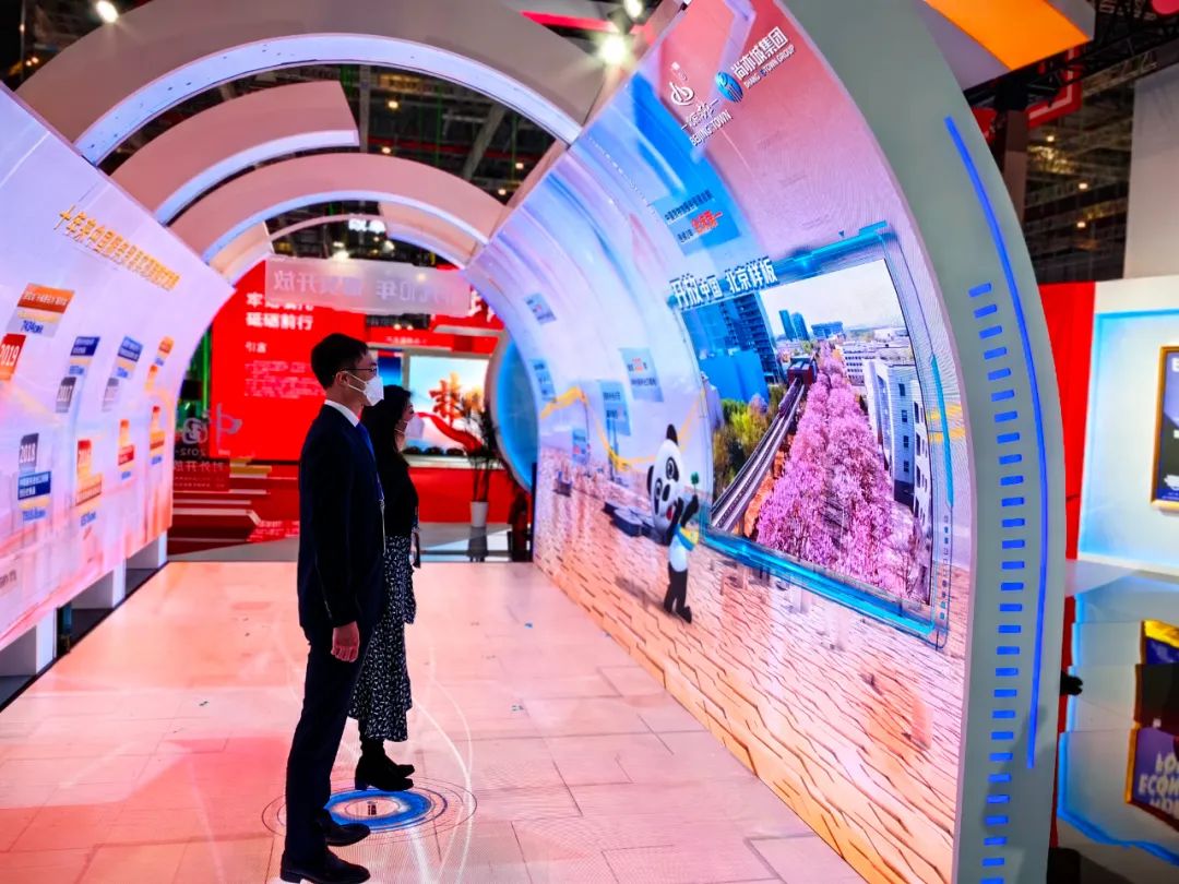 进博会上的“亦庄贡献”！北京经开区企业用元宇宙技术赋能“中国这十年”对外开放成就展2.jpg