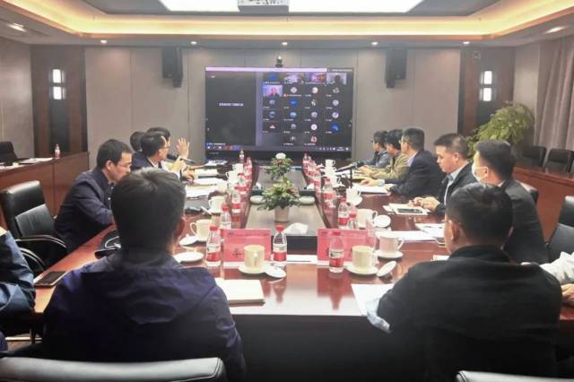 △显示装备创新平台论证考察会现场