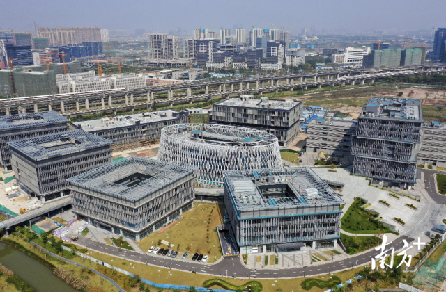 南海拥有季华实验室等重大科研平台，为制造业当家提供重要支撑。南方日报记者 戴嘉信 摄