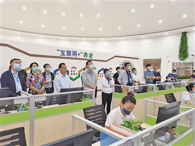 2022年8月22日至23日，自治区民政厅在石嘴山市举办全区养老服务体系建设现场观摩推进会。