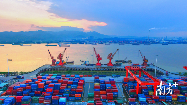 去年，九江经济在承压中保持平稳运行良好态势。